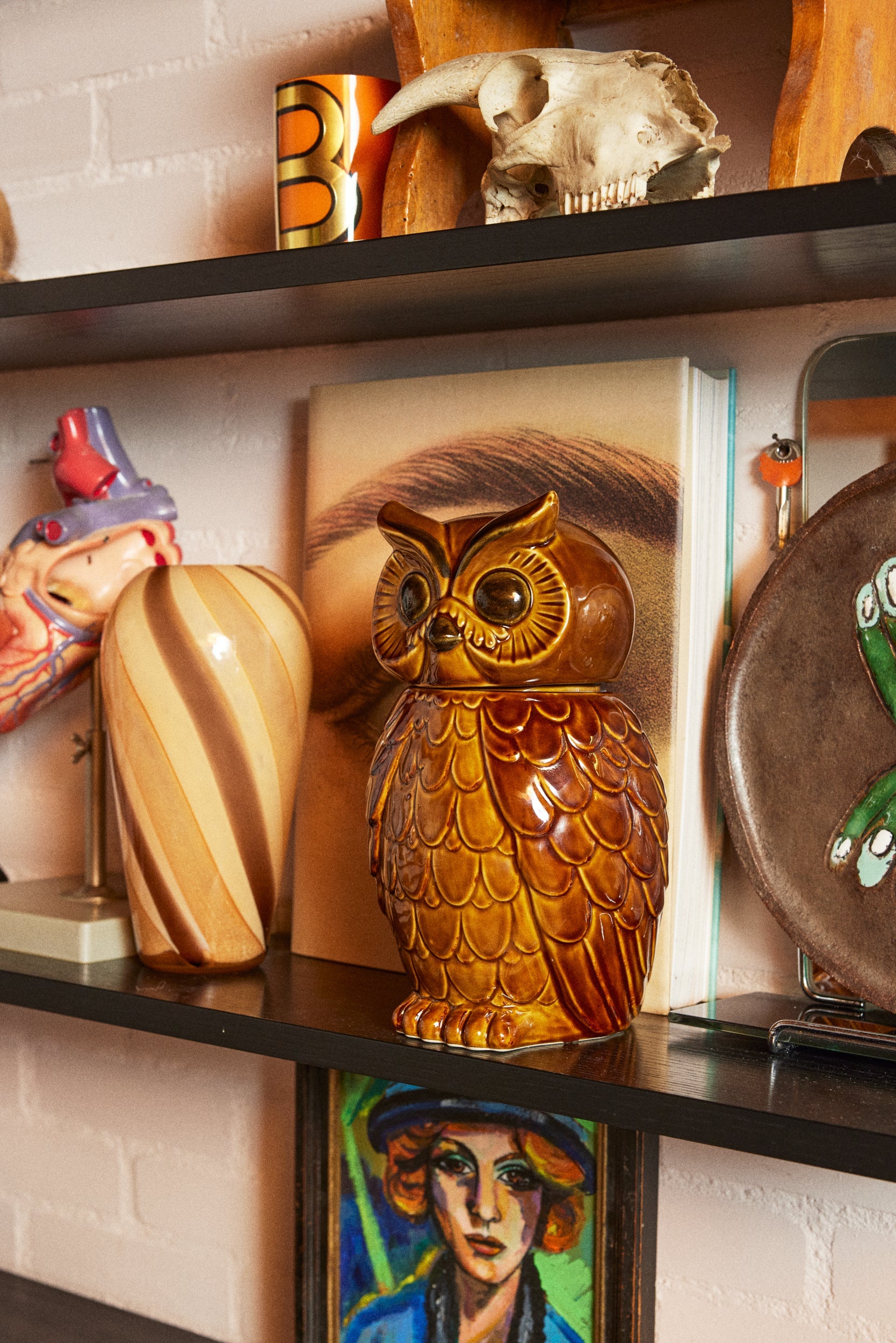 HKLIVING ceramic owl jar roasted brown stoneware, close-up detail in styled setting
