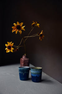 HKLIVING Starry Night coffee mugs styled with yellow flowers for atmospheric coffee moments