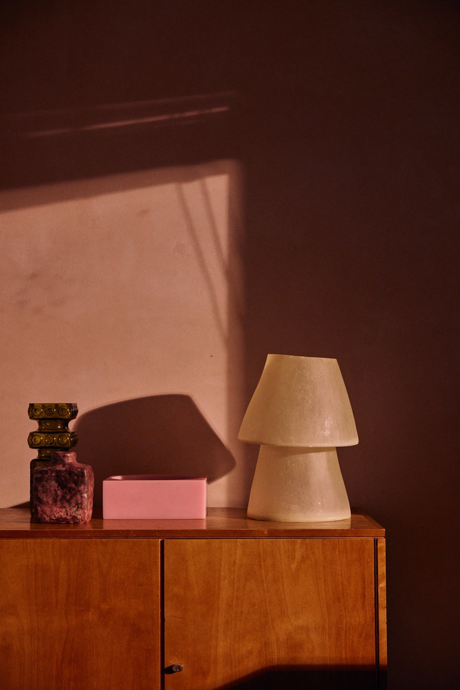 HKLIVING Glassfibre Table Lamp in Off White on a timber sideboard alongside decorative objects in a warm-toned interior