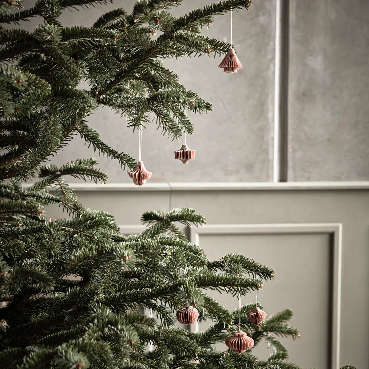 Set of 4 Paper Decorations, Handmade Tree Bauble from House Doctor in Off White and Dusty Pink