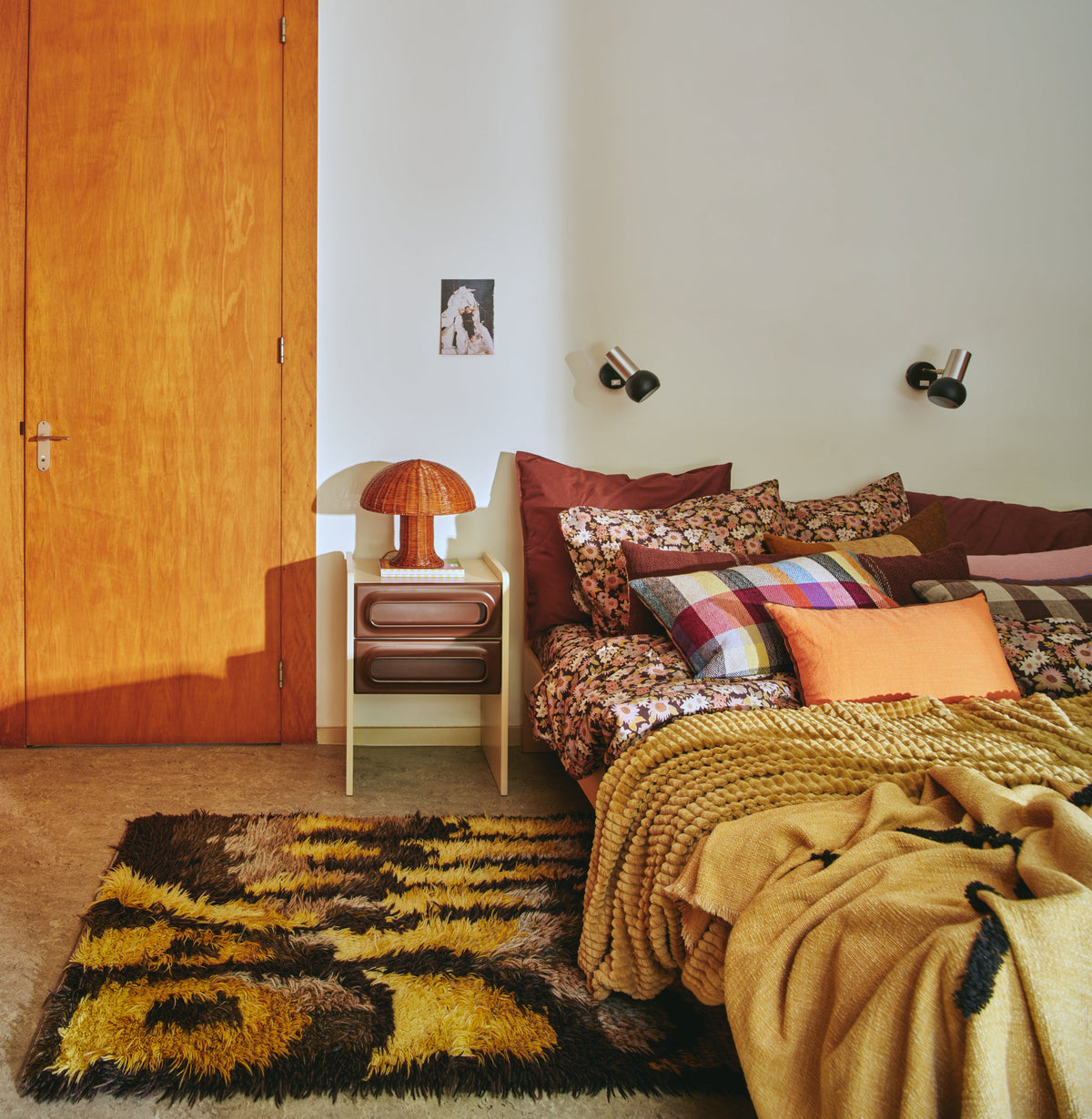 HKLIVING natural rattan mushroom lamp on a bedside table in a retro bedroom with patterned bedding and a shaggy rug