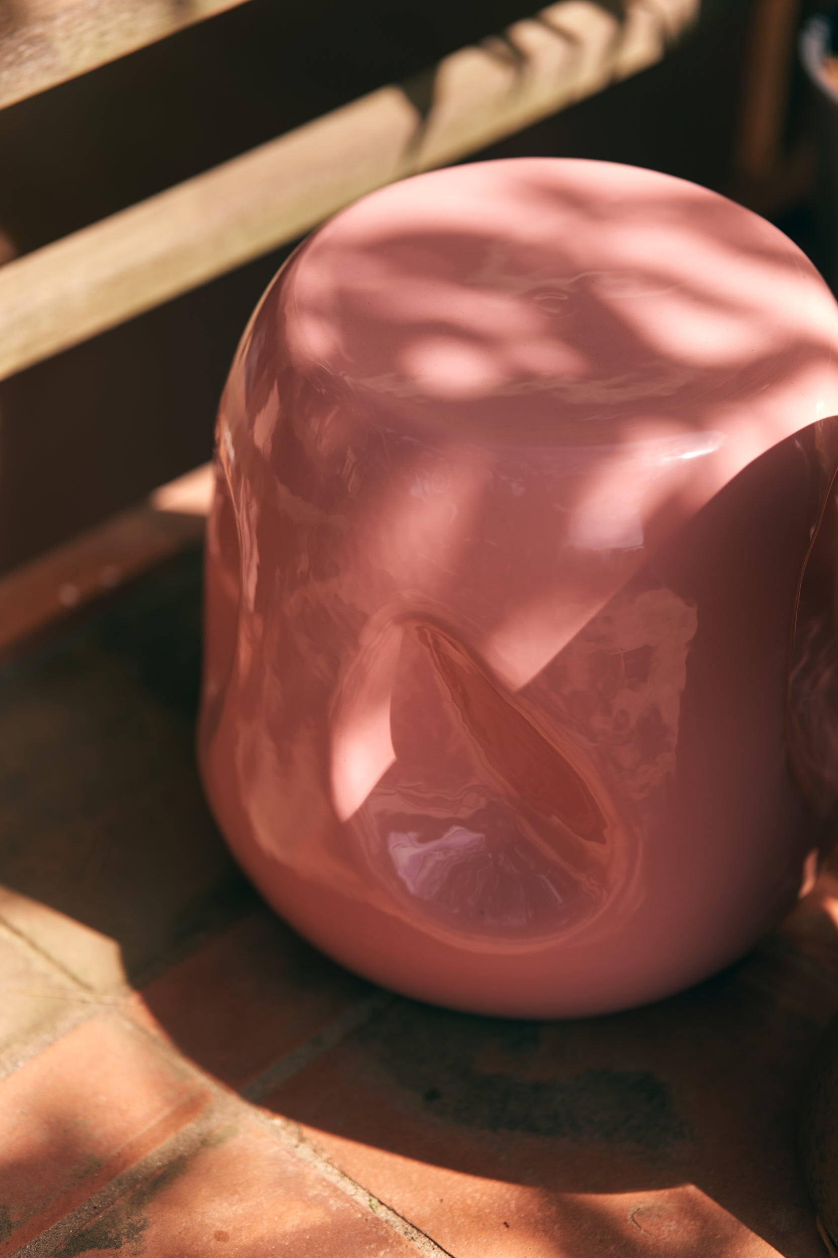 HKLIVING Currents coral ceramic side table showing curved sculptural shape