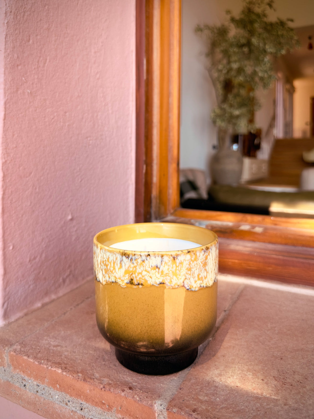 HKLIVING Valencia scented candle on a windowsill in a pink-walled room