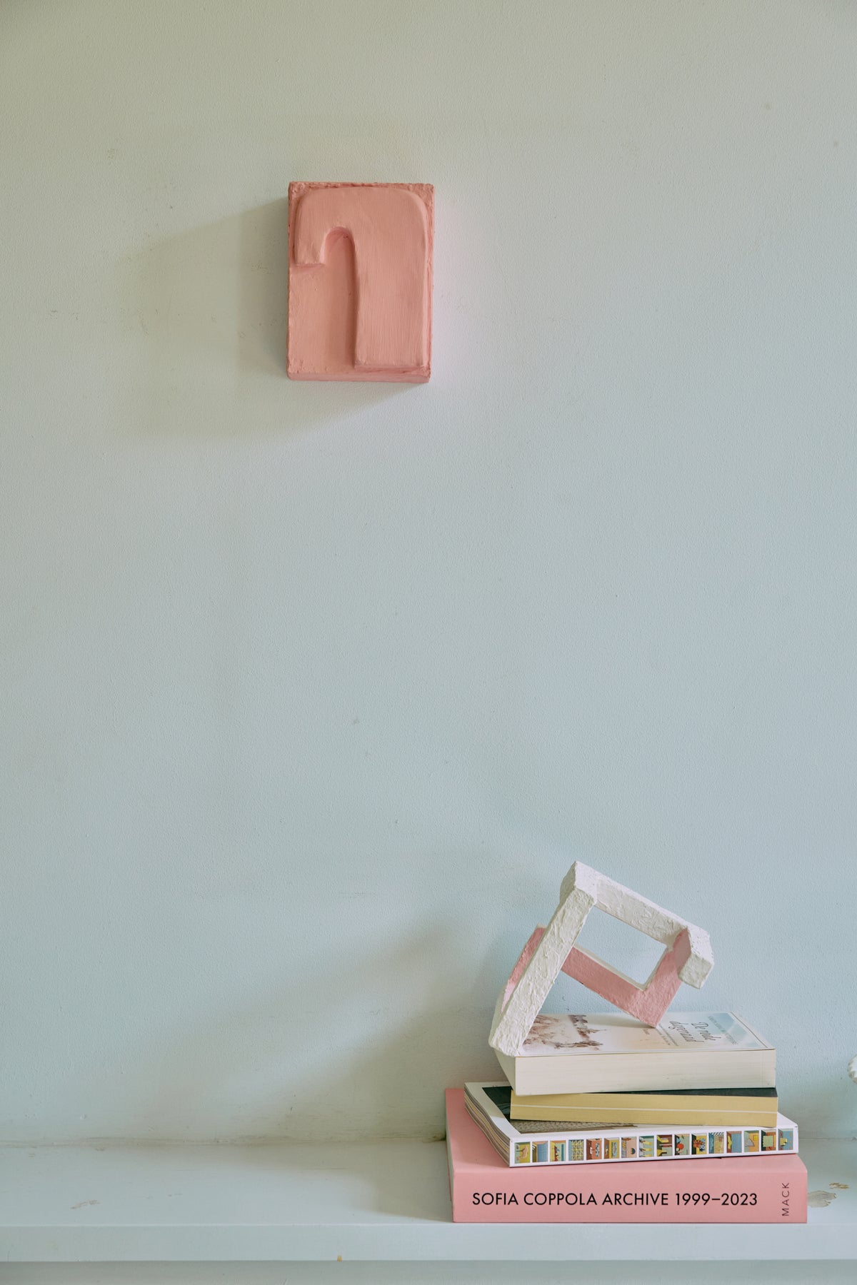 HKLIVING Pocket Exhibit 'Crave' styled in a home interior
