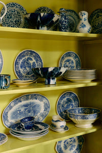 HKLIVING Splatter-Glaze Ceramic Bowl in Indigo displayed on a yellow shelf styled with blue and white china