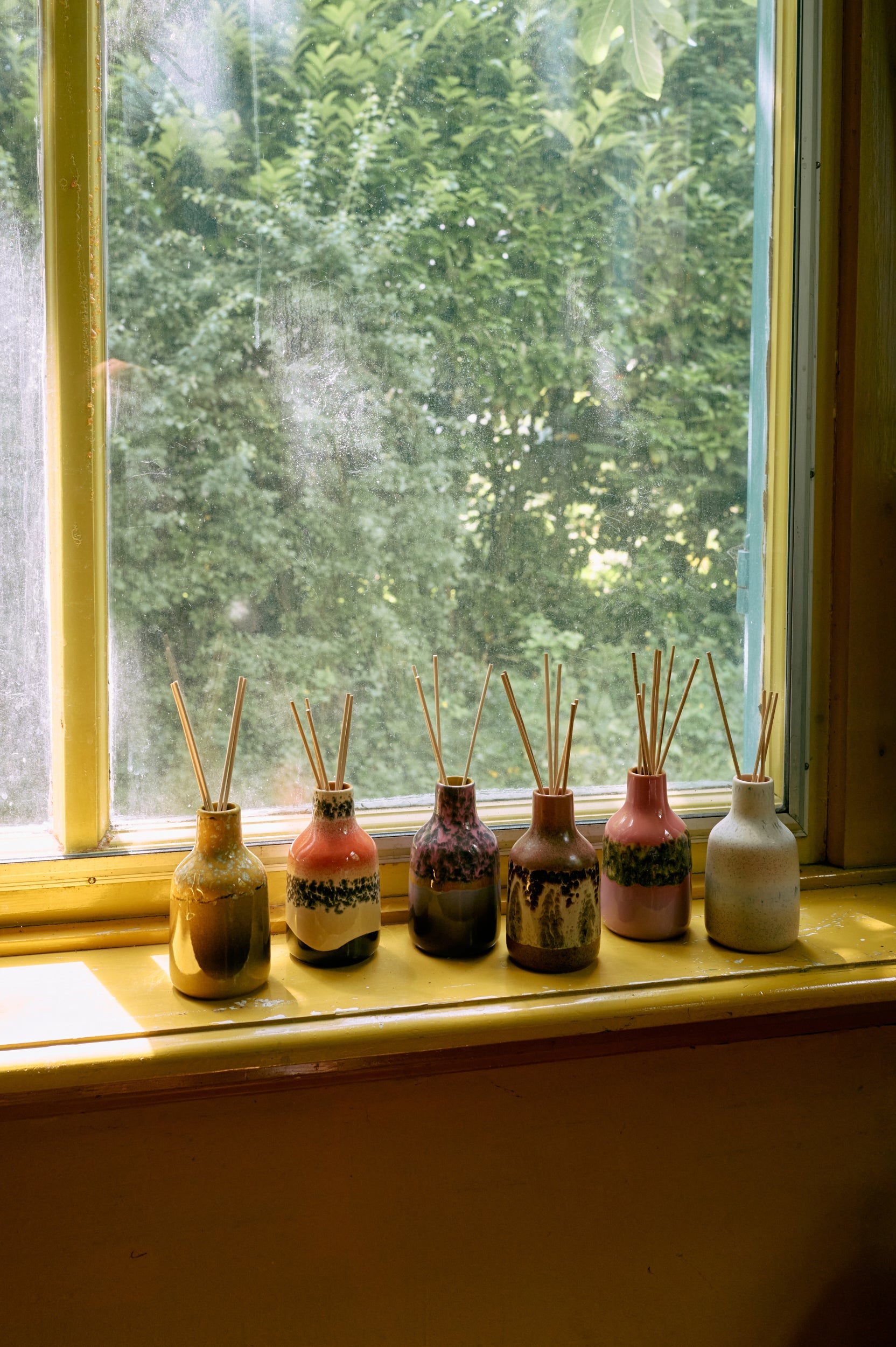 windowsill with all the HKLIVING 70s ceramics reed diffusers