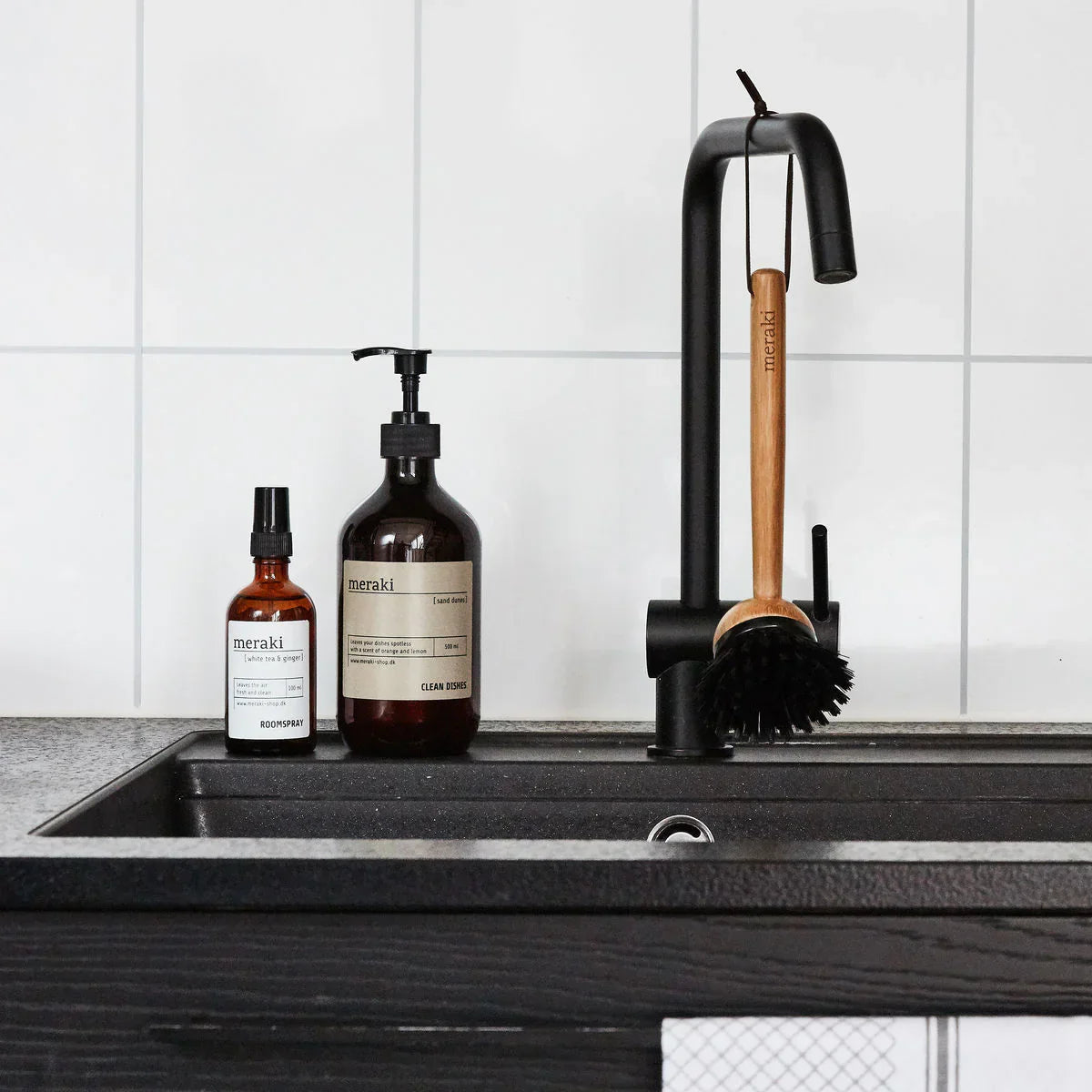 Bamboo Dish Brush by Meraki with Replaceable Brush Head