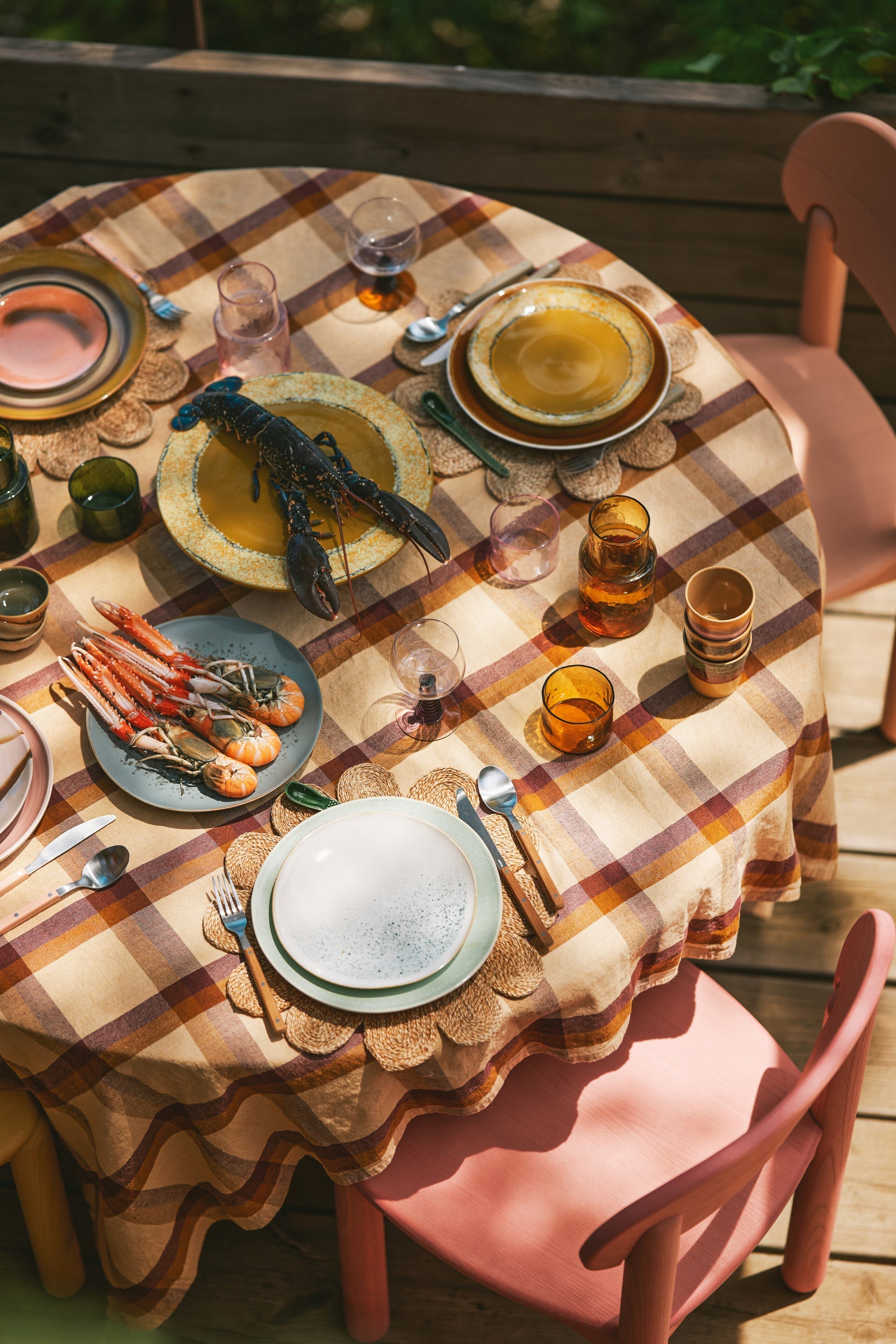Dinner table featuring HKLIVING Palms plates and seafood spread