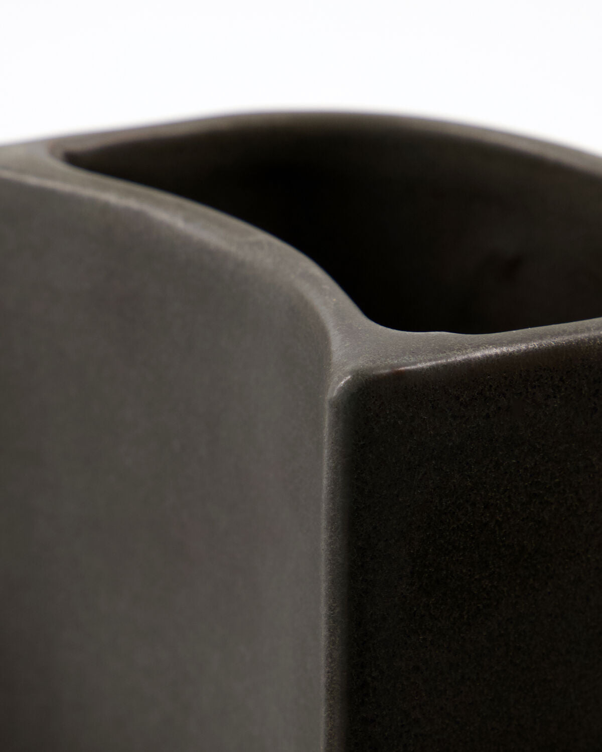 Close-up of the stepped shape and dark grey matte glaze on the Meraki Datura brush and soap holder