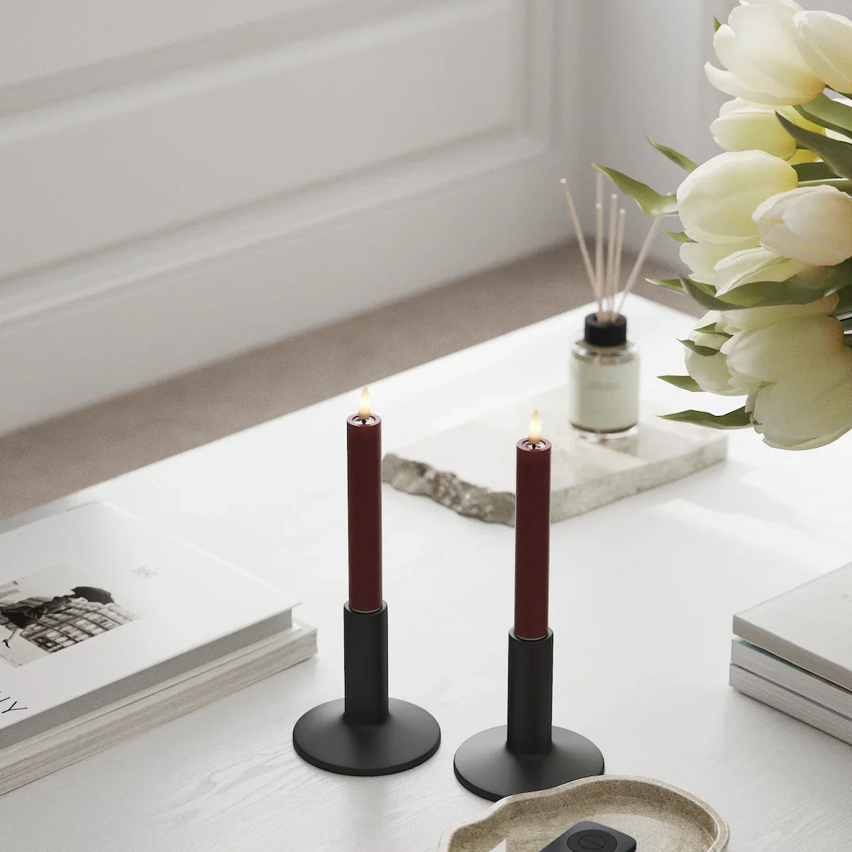 Bordeaux LED dinner candles 15cm on white table – realistic flame glow
