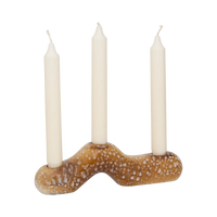 Side view of the Daru three-candle holder with dinner candles