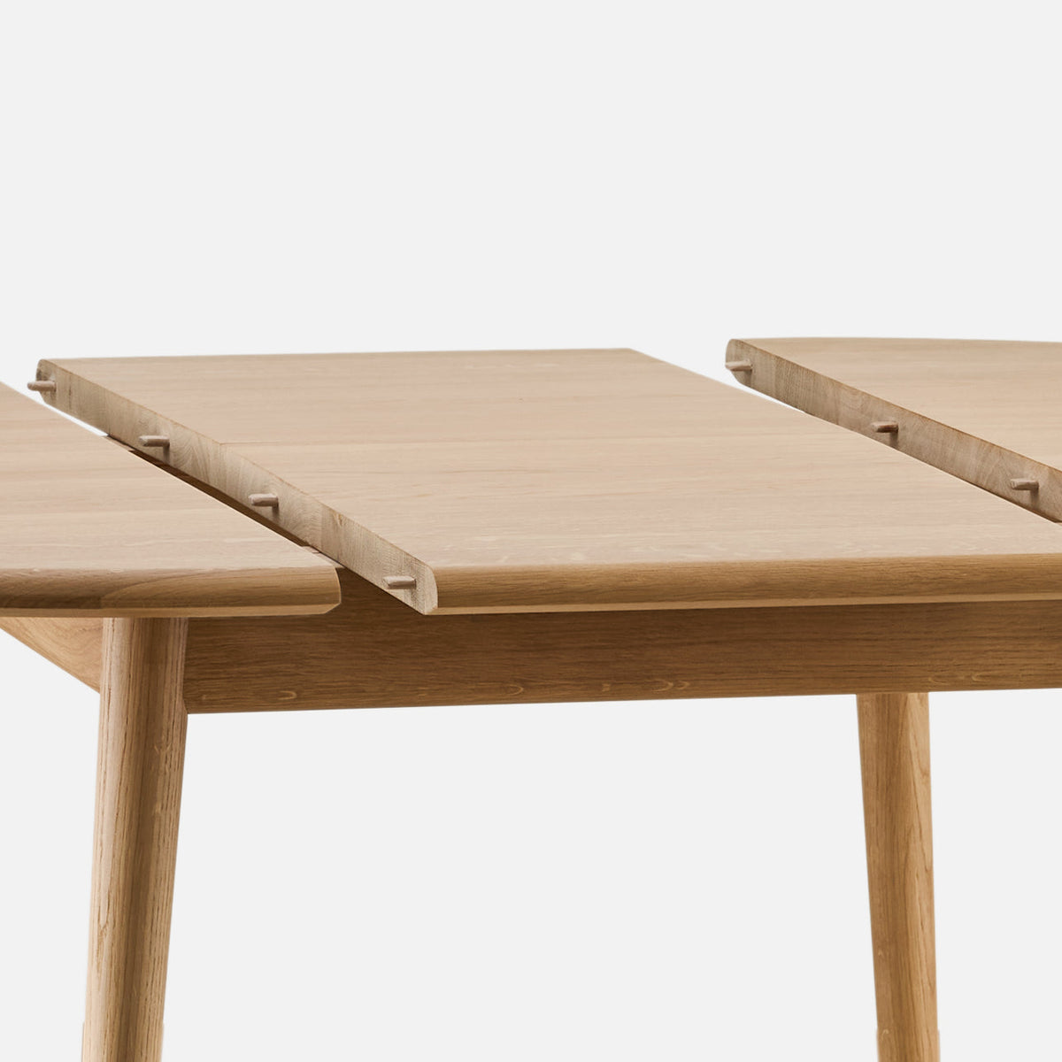 Close-up detail of the Fox Round Extendable Dining Table by 366 Concept