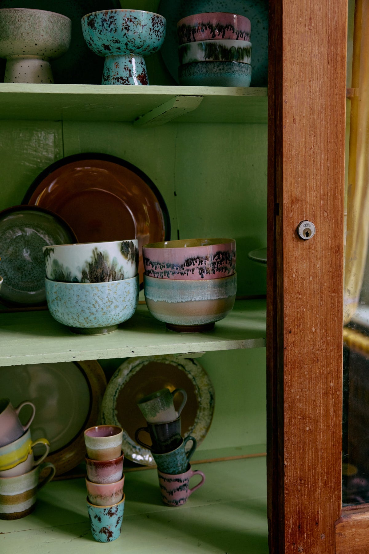 HKLIVING 70s noodle bowl bubble styled on green cabinet shelf
