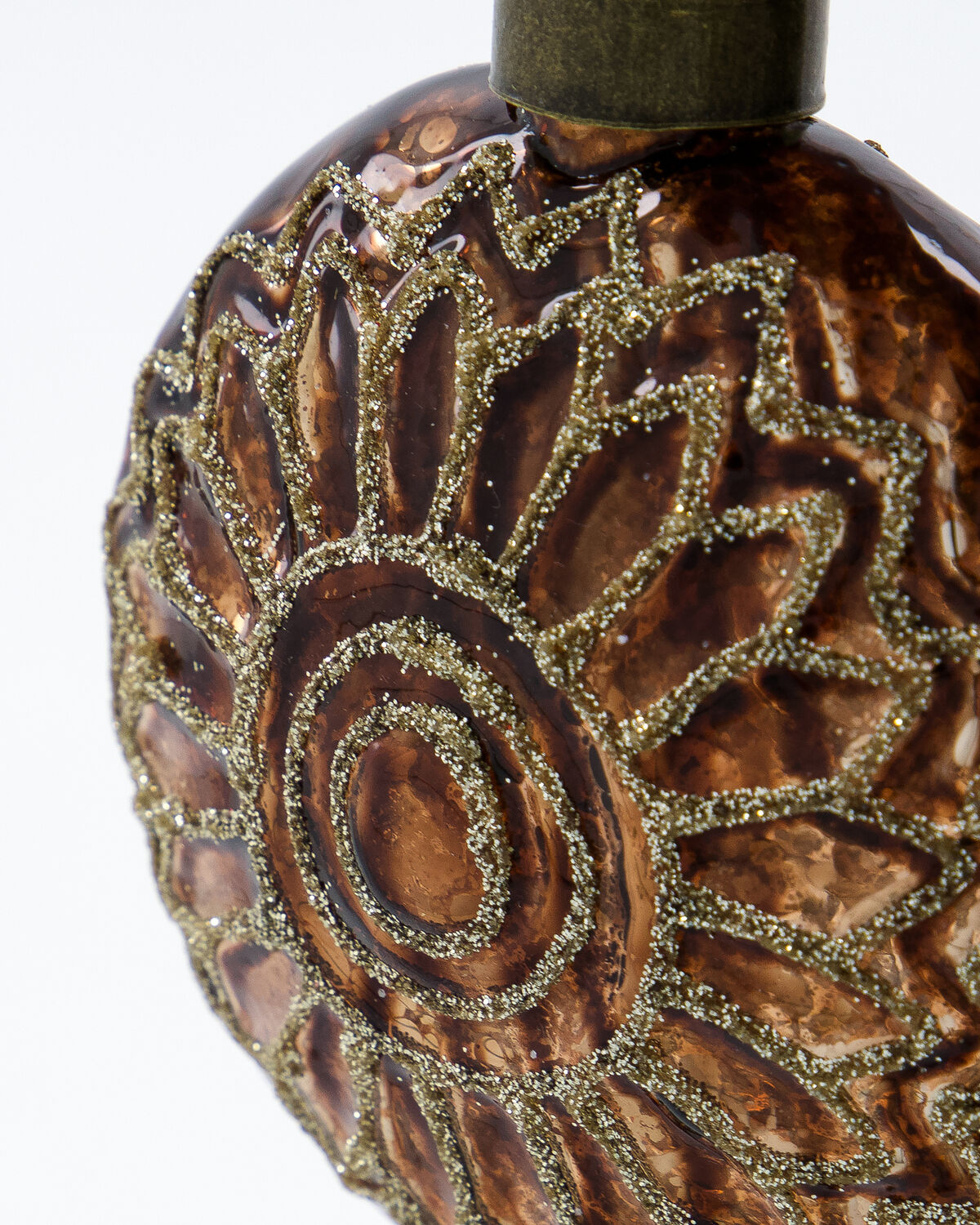 Close-up of the champagne glitter pattern on a House Doctor Circulo brown glass bauble