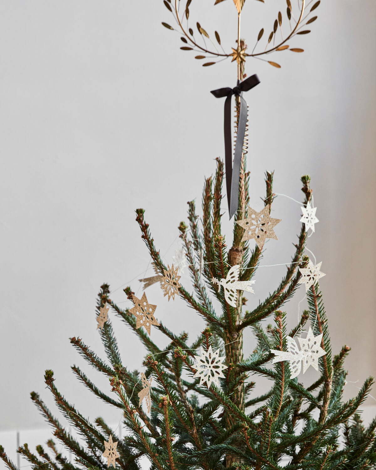 House Doctor Figure champagne paper garland draped on a Christmas tree