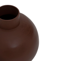 Close-up of the Ilo pot's neck and rounded body