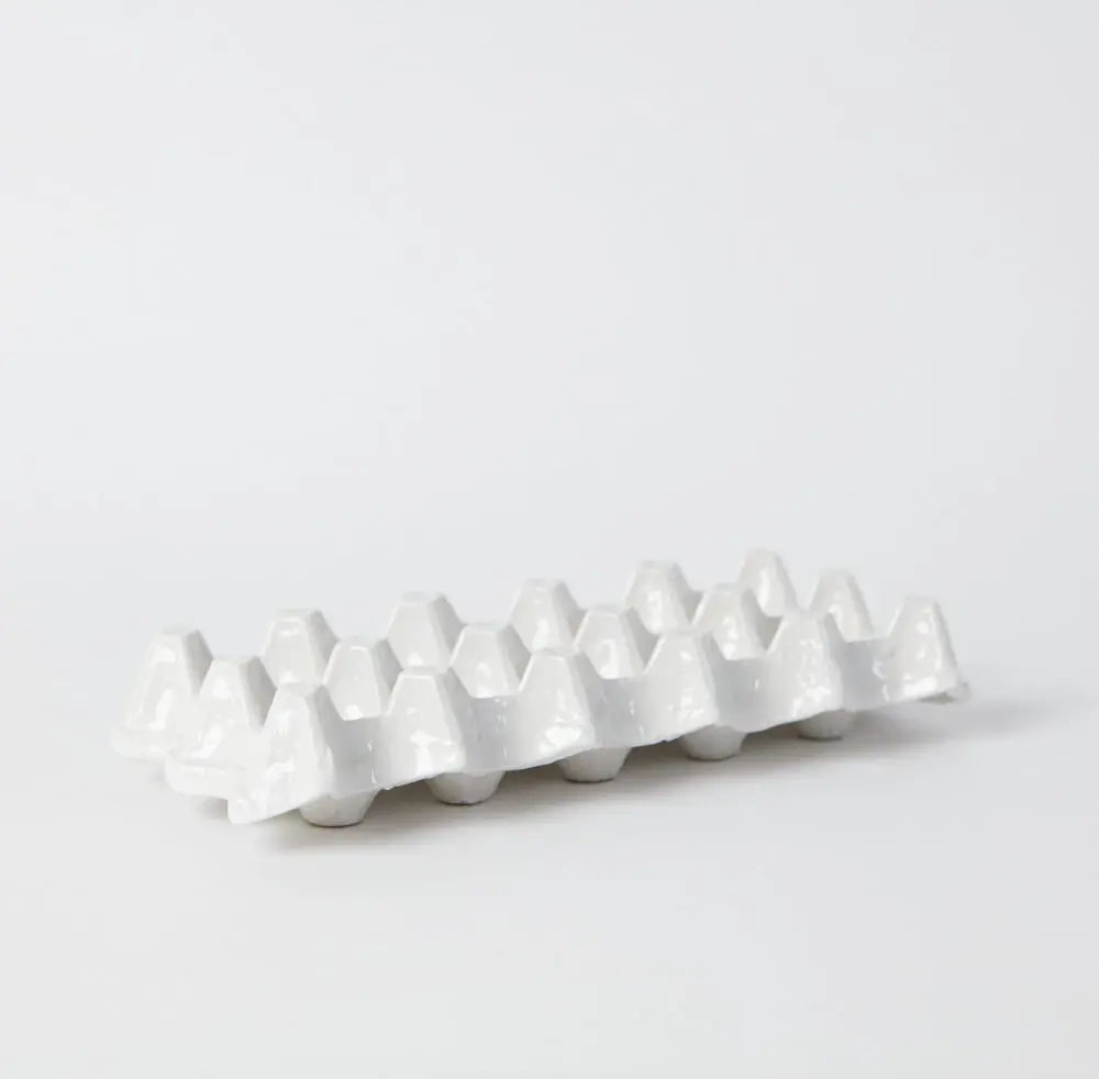 Side view of the Nea 10-egg tray by Olsson & Jensen