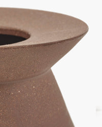 Close-up of the matt chamotte clay rim on the Serax Marie-Ann Vase 01
