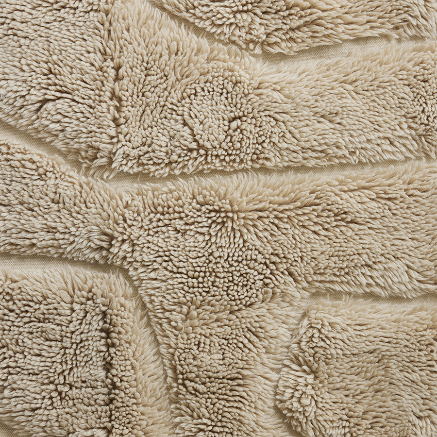 Close-up of the thick cream wool pile on the HKLIVING wool rug limitless